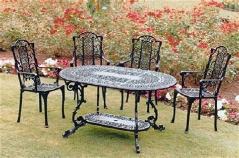 The Beauty And Elegance Of Wrought Iron Garden Furniture