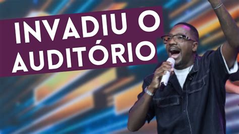 Mumuzinho canta Eu Mereço Ser Feliz no Faustão e invade auditório