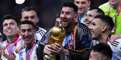 Argentina Vs Francia Messi Levanta La Copa Del Mundo Con Una Capa