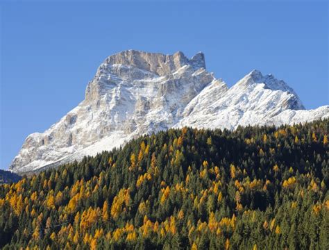 Veneto Meraviglioso In Autunno Trekking Panoramico Sul Monte Pelmo