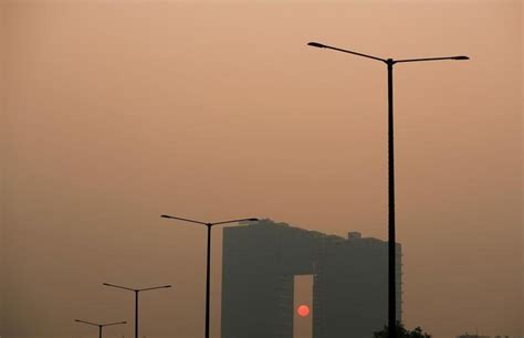 العلم ضباب دخاني سام يغطي سماء العاصمة الهندية صور