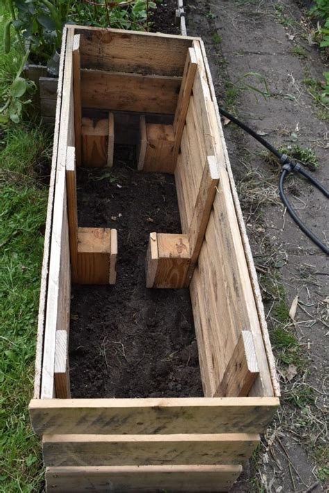 How to make raised bed from pallets at home - Makergardener | Pallet projects garden, Pallets ...