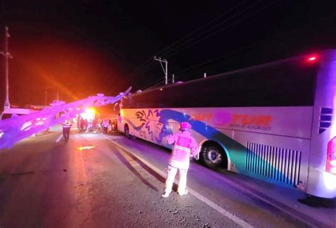 Impacto De Un Autob S En El Arco Carretero Frente A La Calera Deja