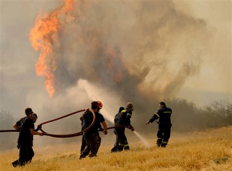 Hrvatska Vatrogasci se bore s požarima u Šibensko kninskoj i Splitsko