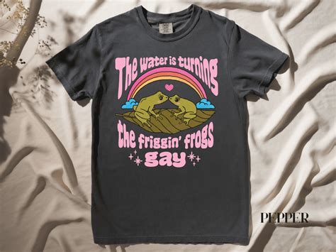 Gay Frog Lovers T Shirt Lesbian Frogs LGBTQ Pride Tee Pride Shirt Bisexual Pride Pansexual