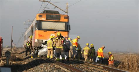 Mor El Conductor D Un Vehicle En Un Xoc Amb Un Tren De Passatgers A