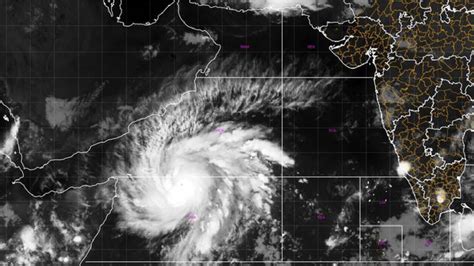 Cyclone Tej तेज चक्रीवादळाचा धोका वाढणार महाराष्ट्रात काय परिणाम