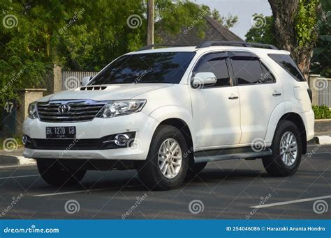 2013 Toyota Fortuner Suv Tipo G Vnt Turbo Foto Editorial Imagen De