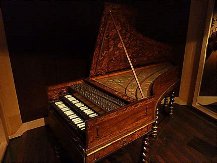 Vieux clavecin Musée des Instruments de musique Quartier et musées