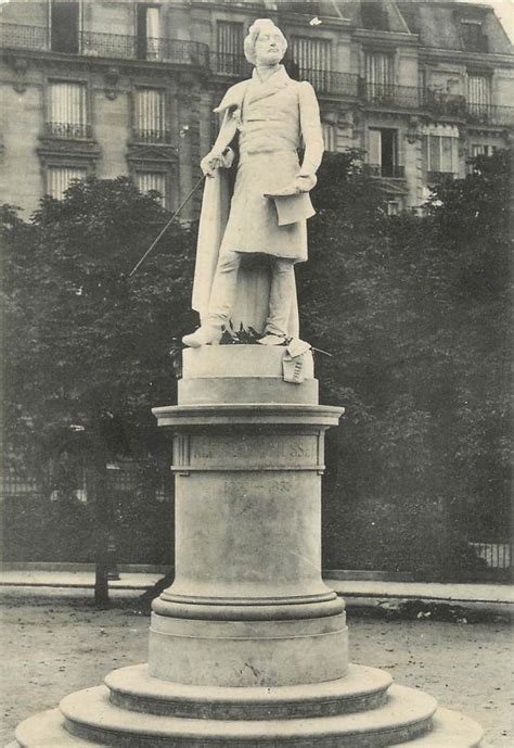 Neuilly Sur Seine France Neuilly Sur Seine La Statue D Alfred