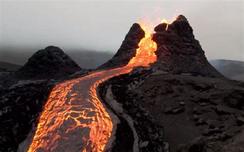 Un Drone R Alise Une Incroyable Vid O Du Volcan Fagradalsfjall En