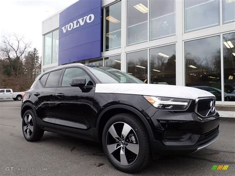 Onyx Black Metallic Volvo Xc T Momentum Awd Photo