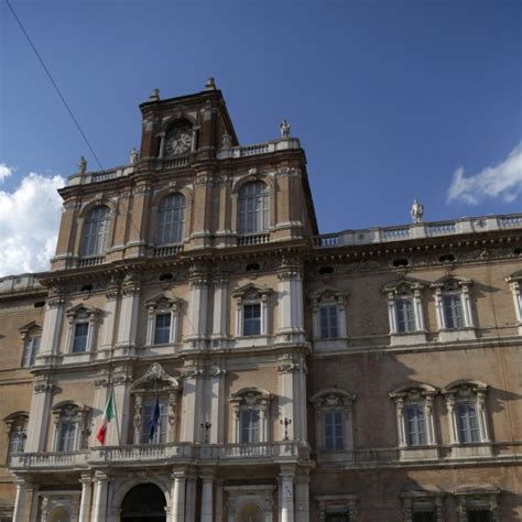 Sessismo Minacce E Punizioni Nell Accademia Militare Di Modena Un