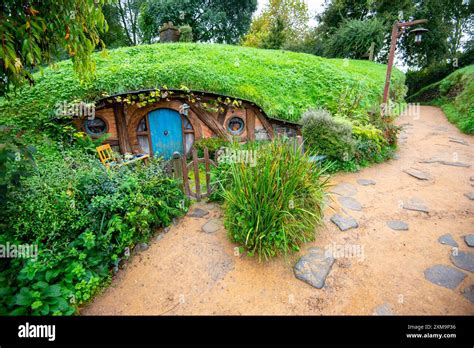 Hobbit Hole In Matamata New Zealand Stock Photo Alamy