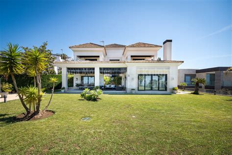 Villas Y Chalets En Primera L Nea De Golf En Venta En Marbella Este