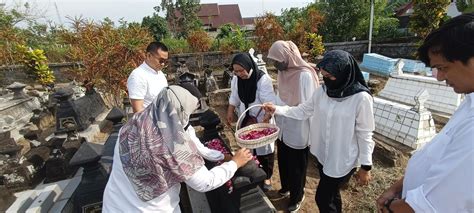 Peringatan Dies Natalis Dan Hut Rs Kesehatan Ziarah Kubur Sebagai Wujud Penghormatan