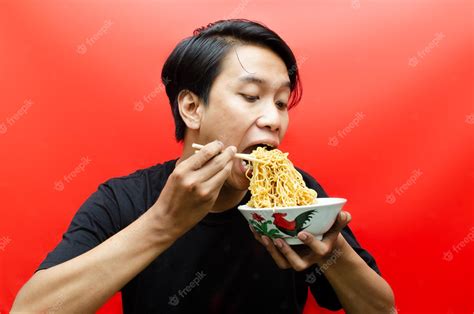 Premium Photo Portrait Of Happy Asian Man In Black T Shirt Eats