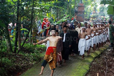 Foto Tradisi Nyadran Kali Di Desa Wisata Kandri