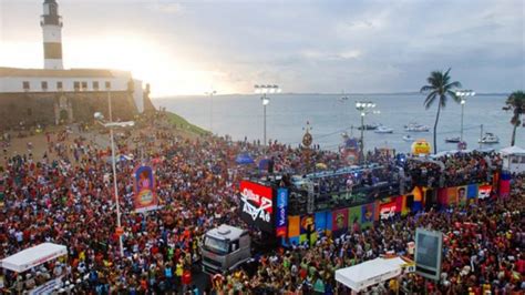 De Ivete a IZA veja a programação do 1º dia de Carnaval em Salvador