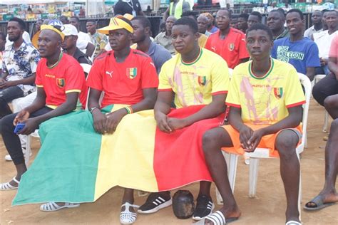 Can Ambiance Des Supporteurs De La Guin E Au Village Can De