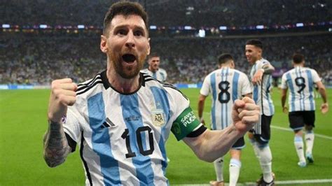 Piala Dunia 2022polandia Vs Argentina Julian Alvarez And Lionel Messi