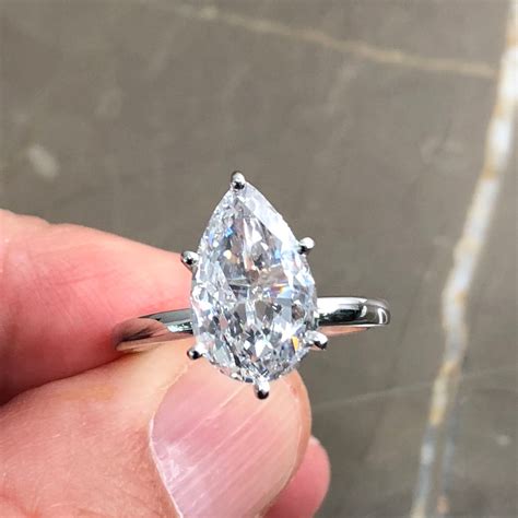 3 Carat Pear Shaped I Vs1 Lab Grown Diamond Engagement Ring 14k Whit