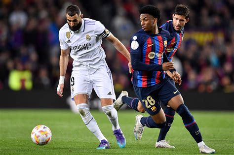 Benzema Hat Trick In 4 0 Barca Rout Blasts Madrid Into Copa Final