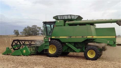 Combine Harvesting Soybeans In Wisconsin YouTube