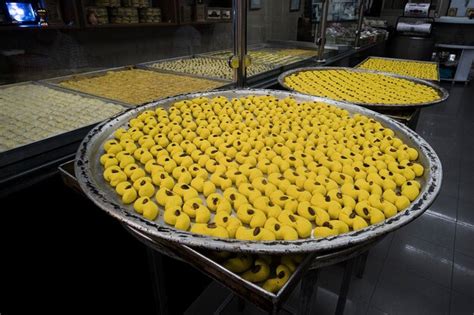 Premium Photo | Baklava set onto the round tray at israeli bakery ...