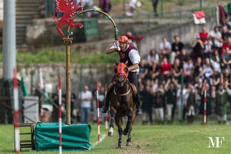 Umbria Il Medioevo Rivive A Narni Con La Corsa AllAnello Che