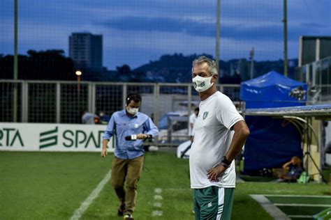 Lisca exalta força do América MG desfalques e volta a reclamar de