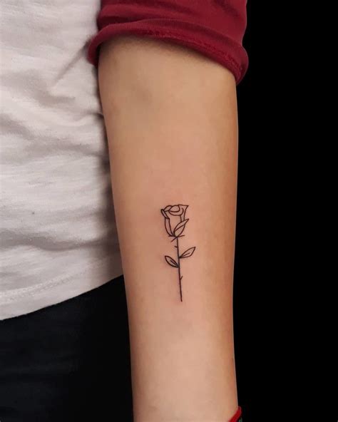 Rosa Tatuaje Minimalista Kulturaupice