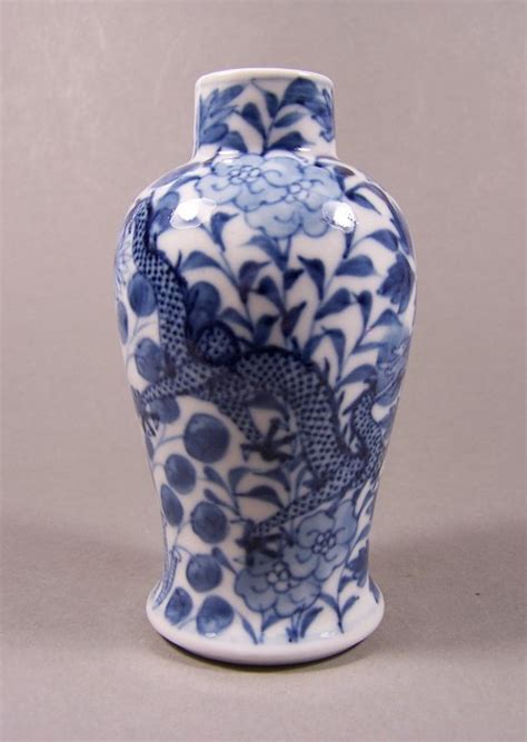 Baluster Vase Blau und weiß Porzellan Dragon Blumen Catawiki