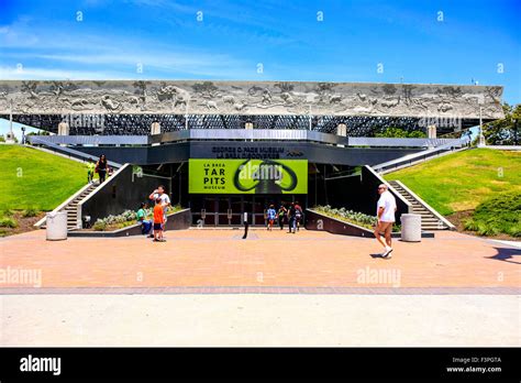 Das La Brea Tar Pits Museum In Hancock Park In Los Angeles