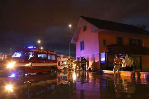 Slovence Eka Jo Ve E Nevrijeme A Ve Se Bore S Poplavama Voda