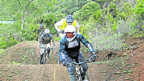 Dirtbike Strecke Hochwasserschutz Steht Radlern Im Weg