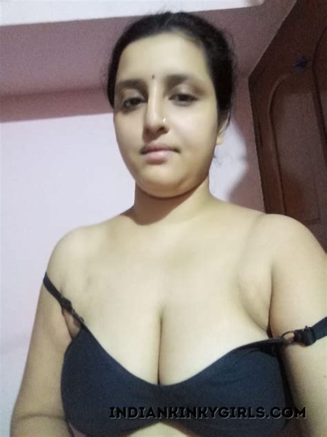 Busty Bangla Milf Showing Her Huge Boobs Indian Nude Girls