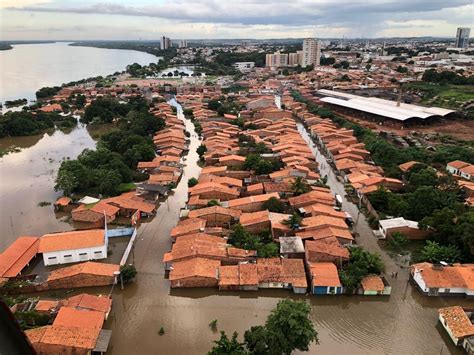 Chuvas transbordam rios e deixam centenas de desabrigados no Maranhão