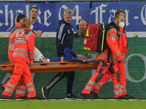 Schalke Mittelfußbruch bei Zalazar auch van den Berg verletzt