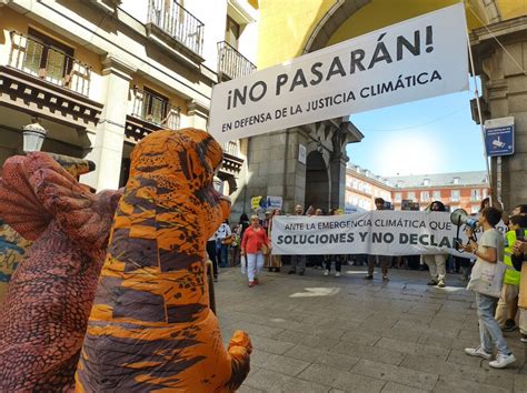 Miles De Personas Protestan Contra Los Discursos Negacionistas Y En