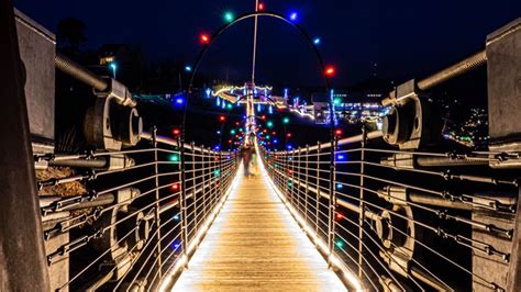 Check Out The Skybridge In Gatlinburg All Lit Up For Christmas