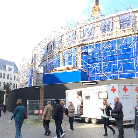 Apple Store Bonn Schwarzer Bauzaun Steht Umbauarbeiten Im Vollen