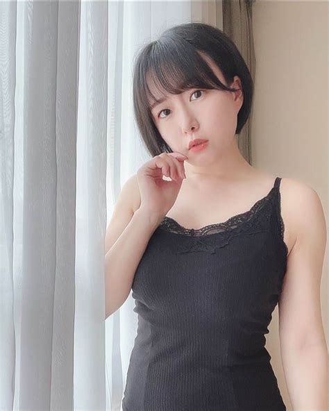 蒼井まやさんのインスタグラム写真 蒼井まやinstagram「 仕事柄タイトな服を着ることが多いのですが 私はお腹にお肉がつきやすい