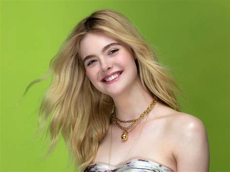 Download Smile Blonde Actress Celebrity Elle Fanning HD Wallpaper