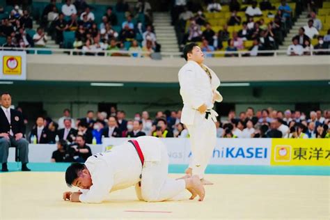 ＜全日本柔道選手権＞中野寛太（奥）に一本負けを喫する王子谷剛志（撮影・会津 智海） ― スポニチ Sponichi Annex スポーツ