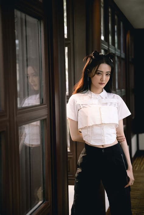 China Entertainment News Xu Lu Poses For Photo Shoot