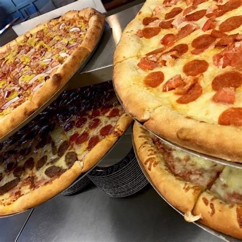 These 9 Pizza Places In Cleveland Are So Good That Your Mouth May