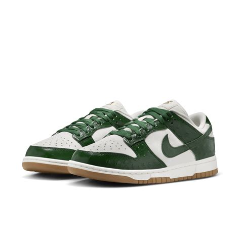 Women S Dunk Low Gorge Green Fj Release Date Nike Snkrs