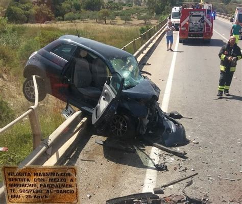 Scontro Tra Auto Sulla Ss 115 Tre I Feriti Grave Un 41enne