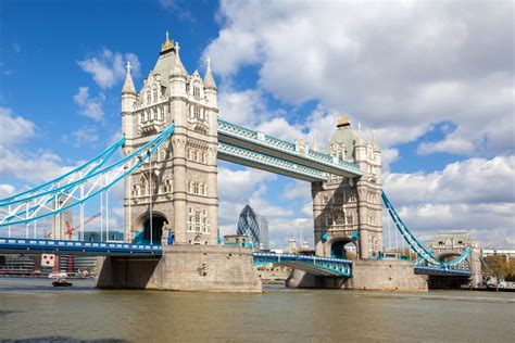 Around the Tower of London - Audio Tour Azbo